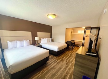 Deluxe Room, 2 Queen Beds, Kitchenette