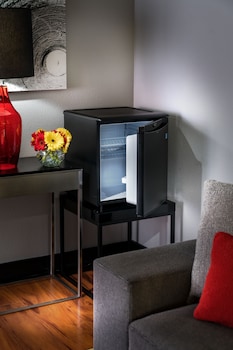 5th Avenue Suite