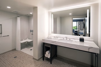 Room, 1 King Bed (Hearing Accessible)