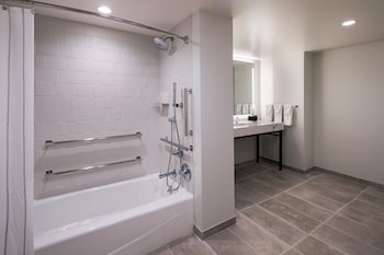 Room, 1 King Bed (Hearing Accessible)