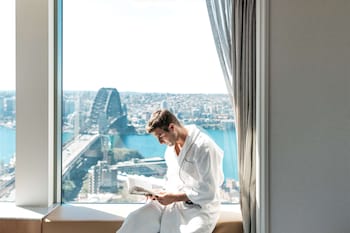 Premier Harbour Bridge King Room