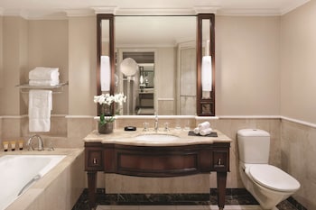Governor Suite, Club Lounge Access (High Floor)