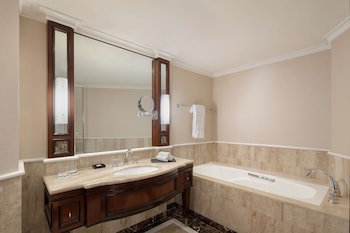 Premier Harbour Bridge King Room