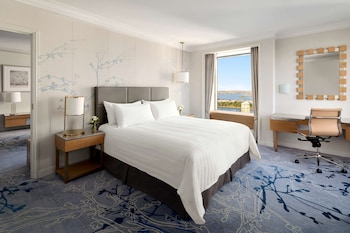 Ambassador Suite, Club Lounge Access (High Floor)