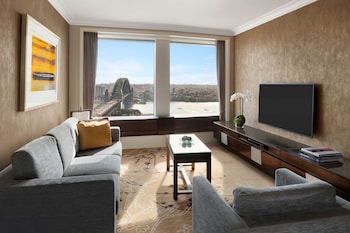 Executive Sydney Harbour Suite 1 King, Club Lounge Access (High Floor)
