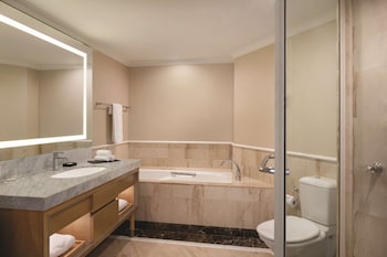 Horizon Premier Sydney Harbour 1 King, Club Lounge Access (High Floor)