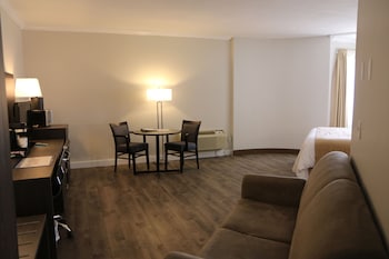 Suite, 1 King Bed with Sofa bed, Non Smoking, Refrigerator & Microwave (with Sofabed)
