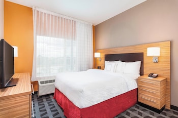 Suite, 1 Queen Bed with Sofa bed (Mobility Accessible, Roll-In Shower)