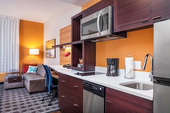 Suite, 1 Queen Bed with Sofa bed (Mobility Accessible, Roll-In Shower)