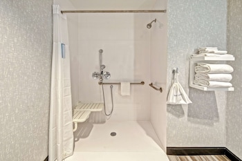 Room, 1 King Bed, Accessible, Refrigerator & Microwave
