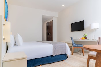 Deluxe Room, 1 King Bed, Mountain View