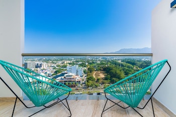 Deluxe Room, 1 King Bed, Mountain View
