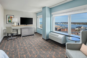 Premium Room, 1 King Bed, Bay View, Corner (Sofa)