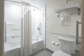 Room, 1 Queen Bed, Accessible (Communications, Mobil)