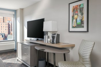 Room, 1 Queen Bed, Accessible (Communications, Mobil)