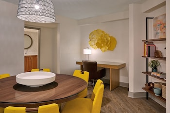 Executive Suite, 1 Bedroom, Pool View