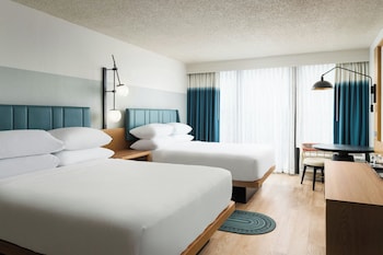 Room, 2 Queen Beds (Mobility Accessible, Tub)