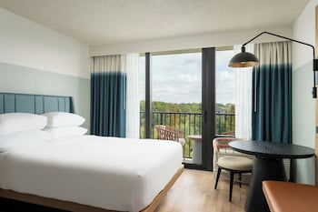 Room, 1 King Bed, Pool View