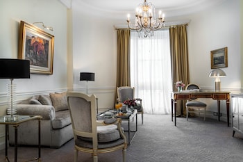 Suite (Governor)