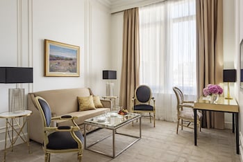 Deluxe Suite (Lounge)