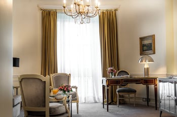 Suite (Governor)