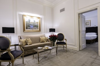Deluxe Suite (Lounge)