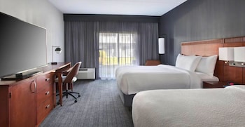 Room, 2 Double Beds (Mobility/Hearing Access, Roll-In Shwr)
