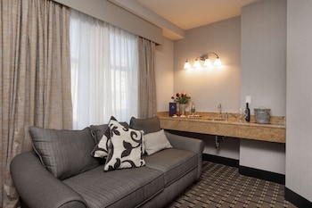 Suite, 1 King Bed, Non Smoking