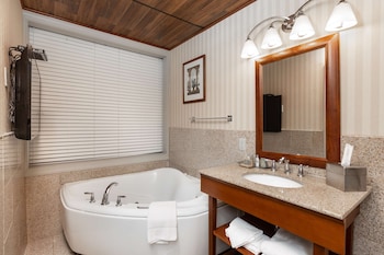 Suite, 1 King Bed, Non Smoking