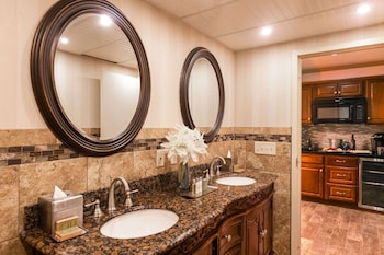 Presidential Suite, 2 Queen Beds, Non Smoking