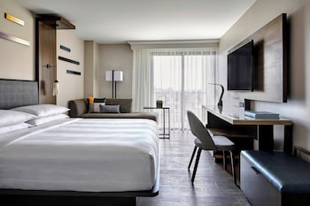 Room, 1 King Bed, Balcony