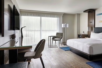 Standard Room, 1 King Bed