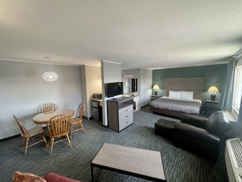 Studio Suite, 1 King Bed, Non Smoking, Hot Tub