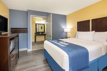 1 Queen Bed, Mobility Accessible Room, Non-Smoking