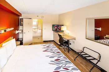 Deluxe Room, 1 King Bed, Accessible (Smoke Free)