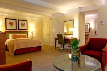Executive Junior Suite, 1 Queen Bed, Oversized Room and Spacious Sitting area with Sofa Bed