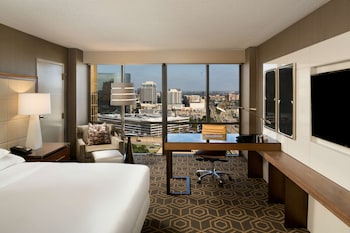Deluxe Room, 1 King Bed