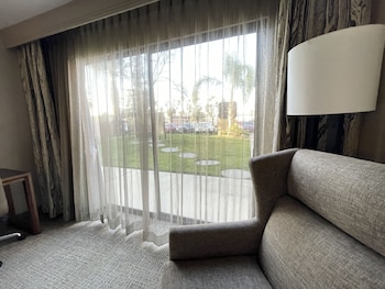 Room, 2 Queen Beds, Accessible (Roll-in Shower)