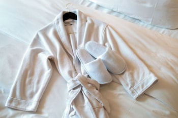 Deluxe Room, 1 King Bed (Sky Level Premium King)