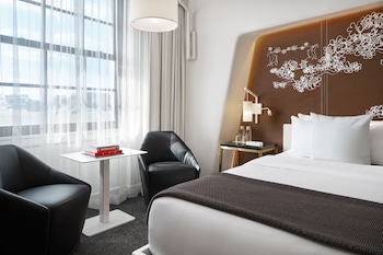 Standard Room, 1 Queen Bed (Classic Queen)
