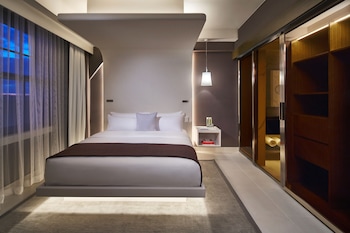 Superior Suite, 1 King Bed (City View King Spa Suite)
