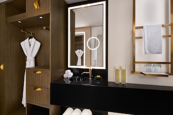 Superior Room, 2 Queen Beds (Superior Double Queen)