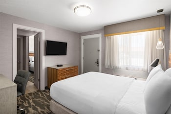 Standard Room, 1 Queen Bed, 1 Double Bed, Non Smoking, Refrigerator & Microwave