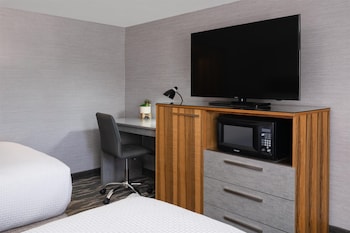 Standard Room, 2 Double Beds, Non Smoking, Refrigerator & Microwave