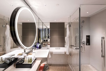 Deluxe Room, 1 King Bed, City View