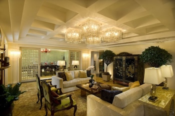 King Imperial Suite