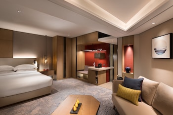 Junior Suite, 1 King Bed, Balcony