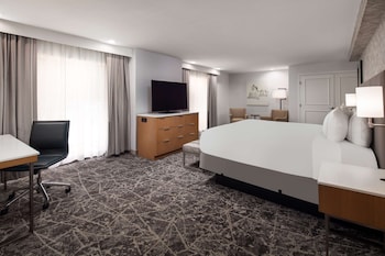 Suite, 1 King Bed, Ocean View