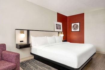 Room, 1 King Bed, Accessible, Non Smoking (Newly Renovated)