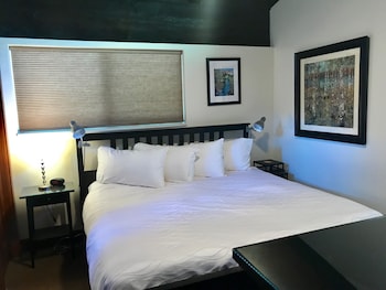 Traditional Condo, 1 Queen Bed, Kitchen, Mountain View (1 bedroom 1 bath condo)